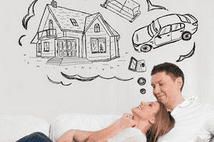 Couple qui rêvent futurs projet maison et voiture