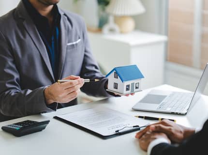 Signature contrat vendre bien viager hypothécaire