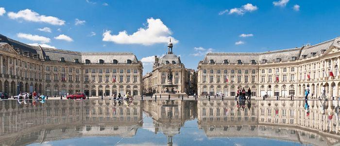 Pla ce de l'hôtel de ville de Bordeaux - miroir d'eau