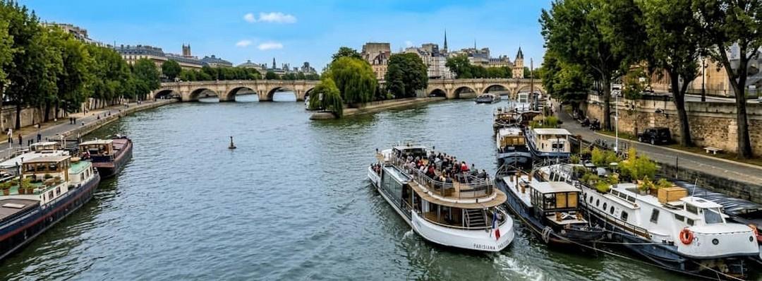 Péniche sur la seine